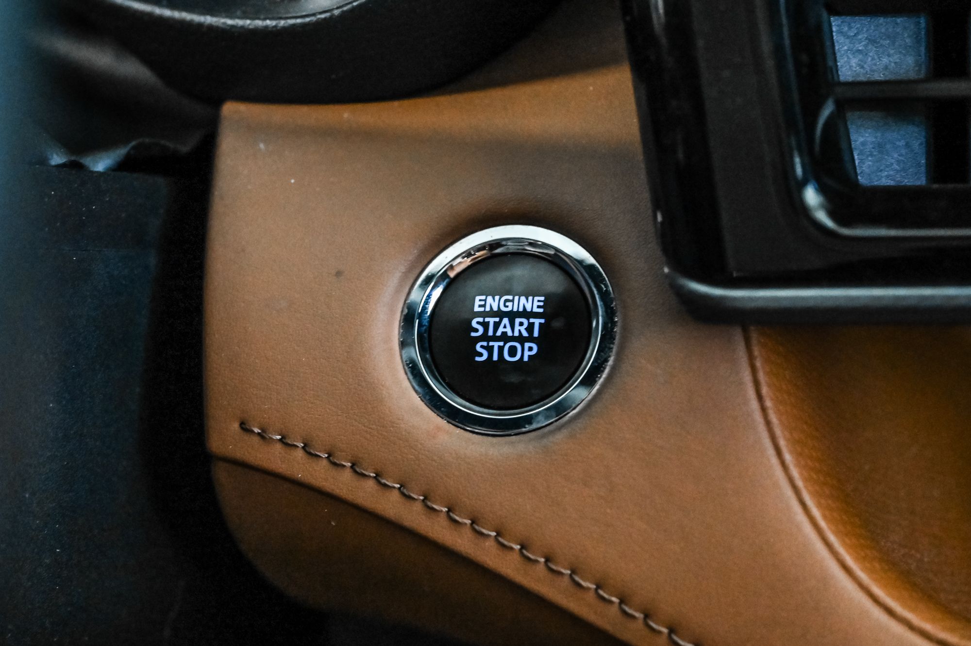 2023 Toyota HIGHLANDER LIMITED AWD in Verdun, Quebec