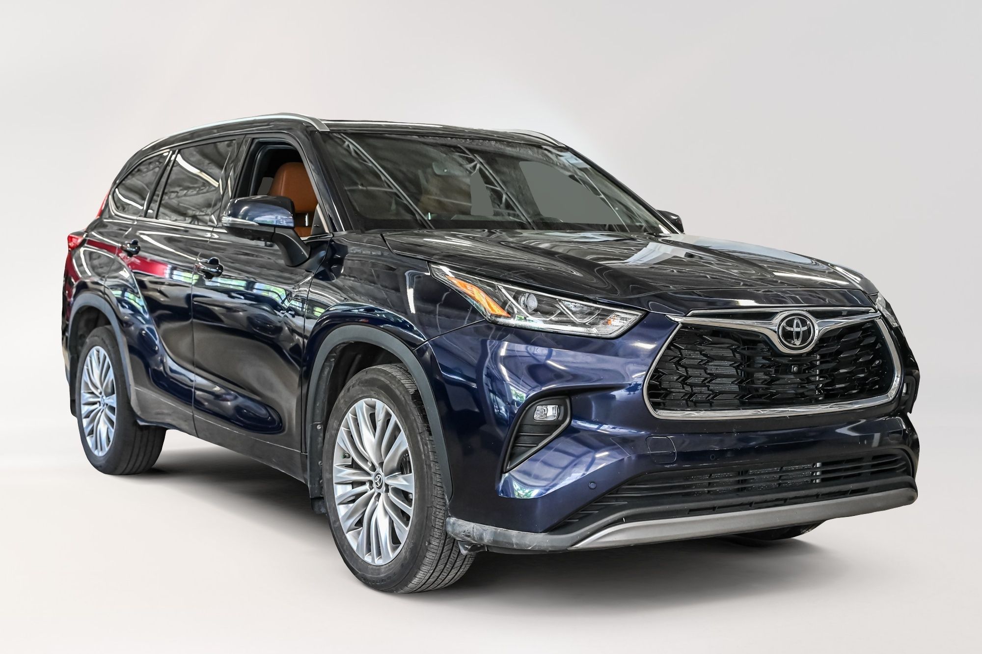 2023 Toyota HIGHLANDER LIMITED AWD in Verdun, Quebec