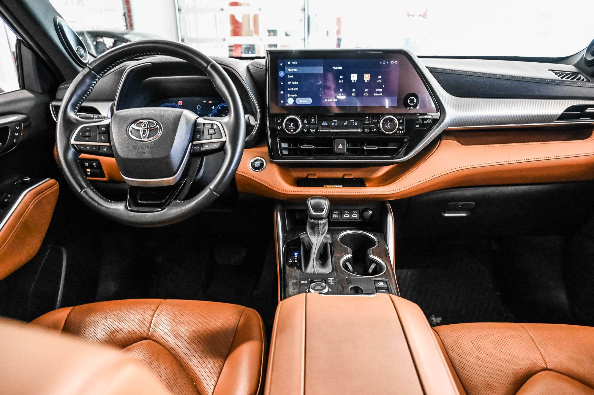 2023 Toyota HIGHLANDER LIMITED AWD in Verdun, Quebec