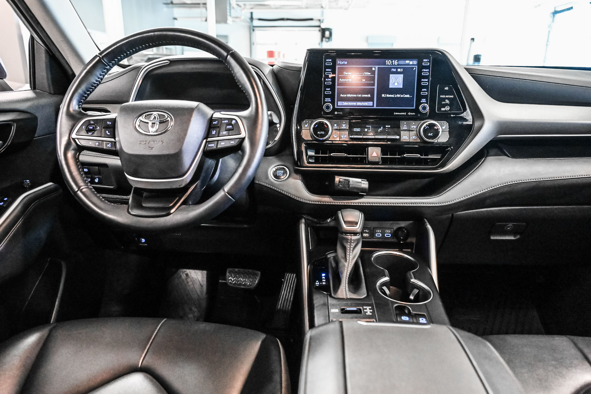 2022 Toyota Highlander in Verdun, Quebec