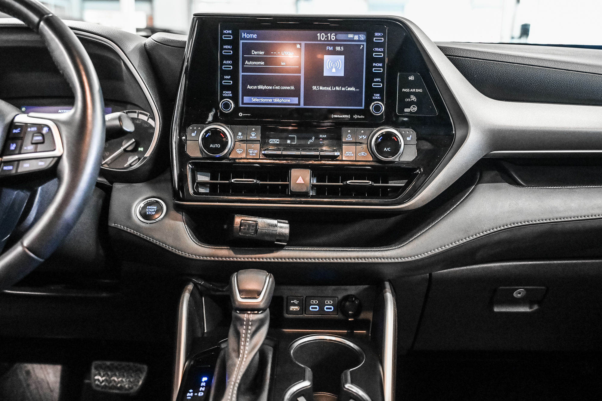2022 Toyota Highlander in Verdun, Quebec