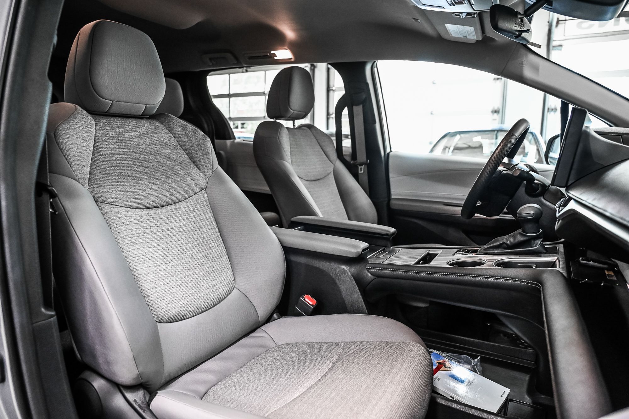 2025 Toyota Sienna in Verdun, Quebec
