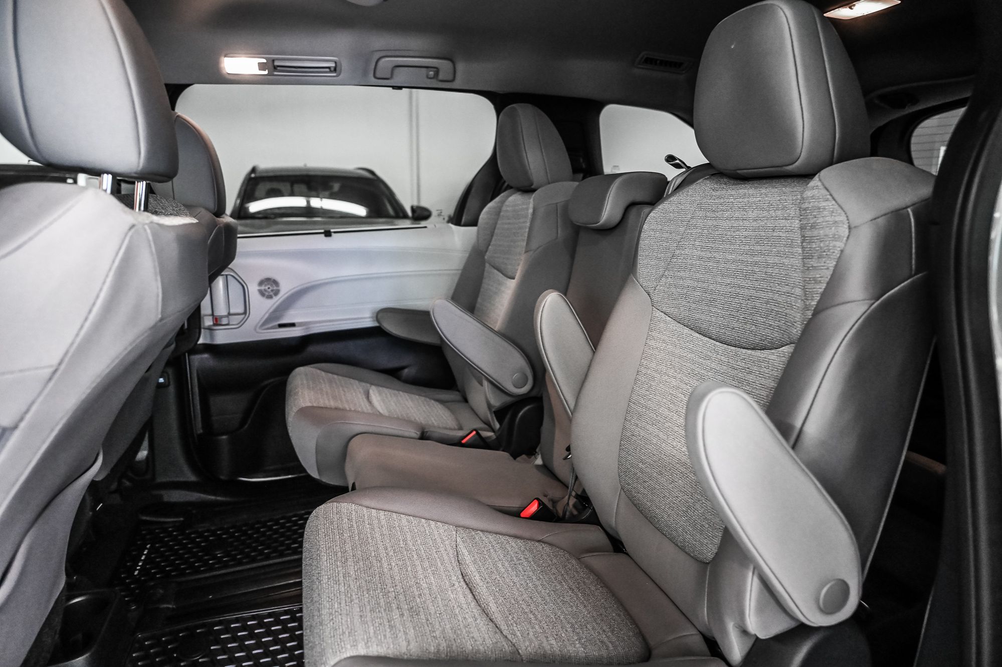 2025 Toyota Sienna in Verdun, Quebec