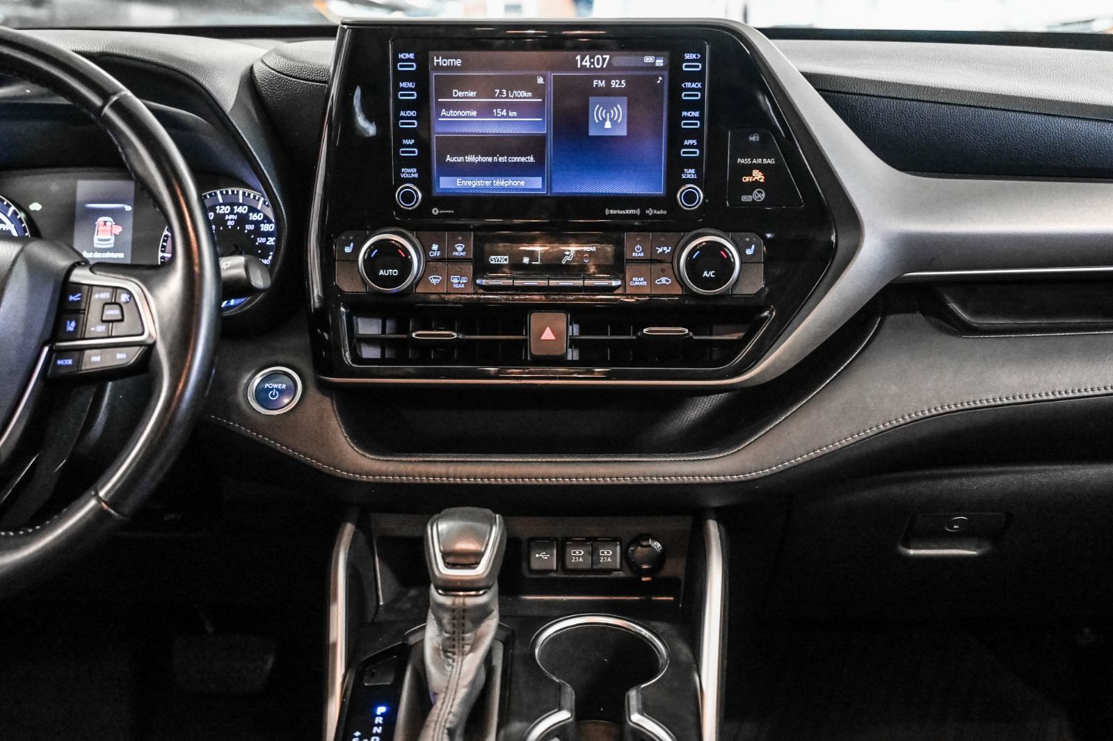 2020 Toyota Highlander hybrid in Verdun, Quebec