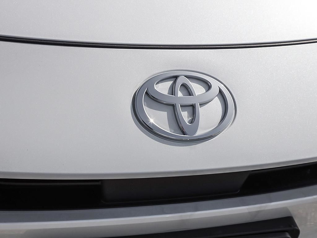 Toyota Prius Plug-in Hybrid  2026