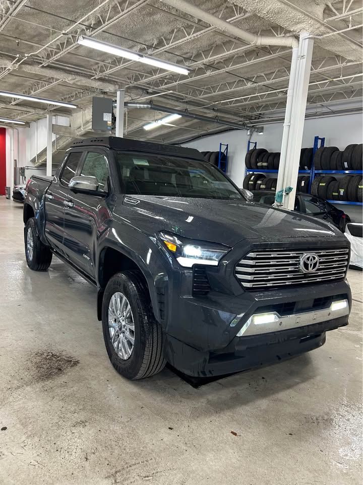 Toyota Tacoma Hybrid  2025