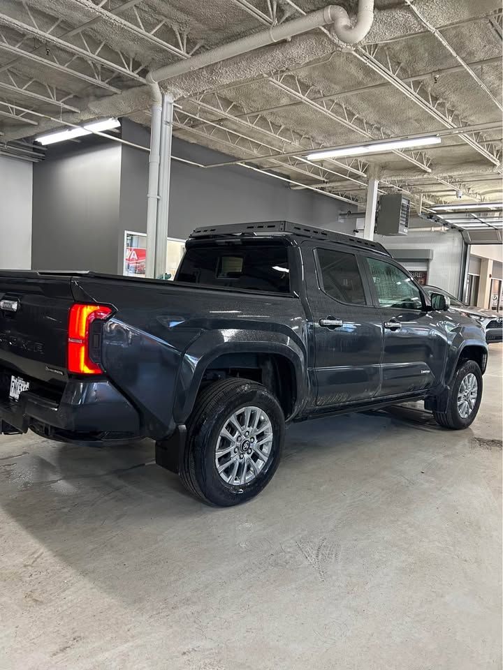 Toyota Tacoma Hybrid  2025