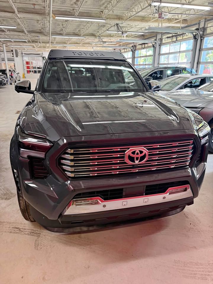 Toyota Tacoma Hybrid  2025