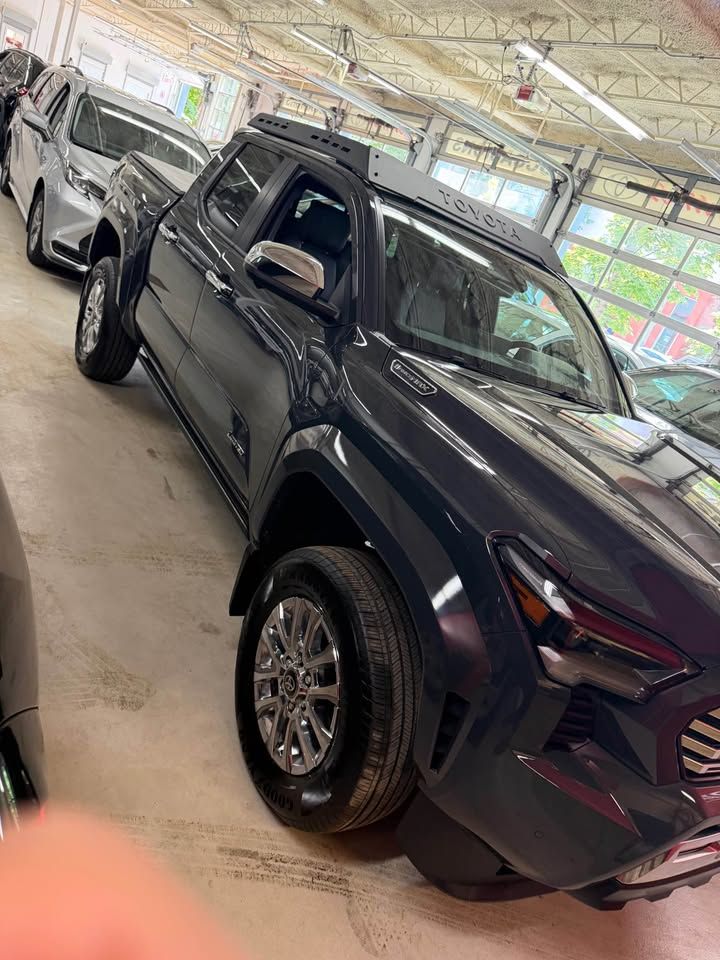 Toyota Tacoma Hybrid  2025