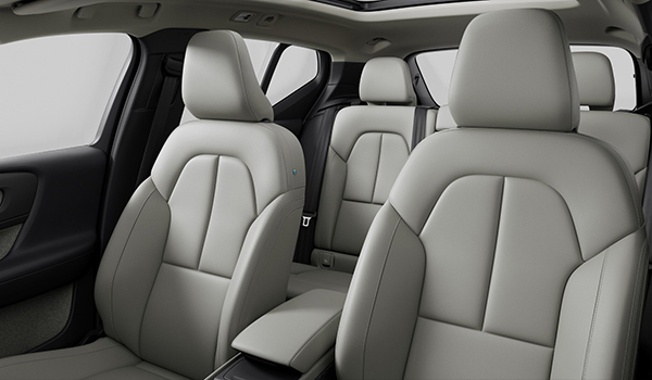 Volvo XC40 Ultra (Dark Theme) 2026-interior-front