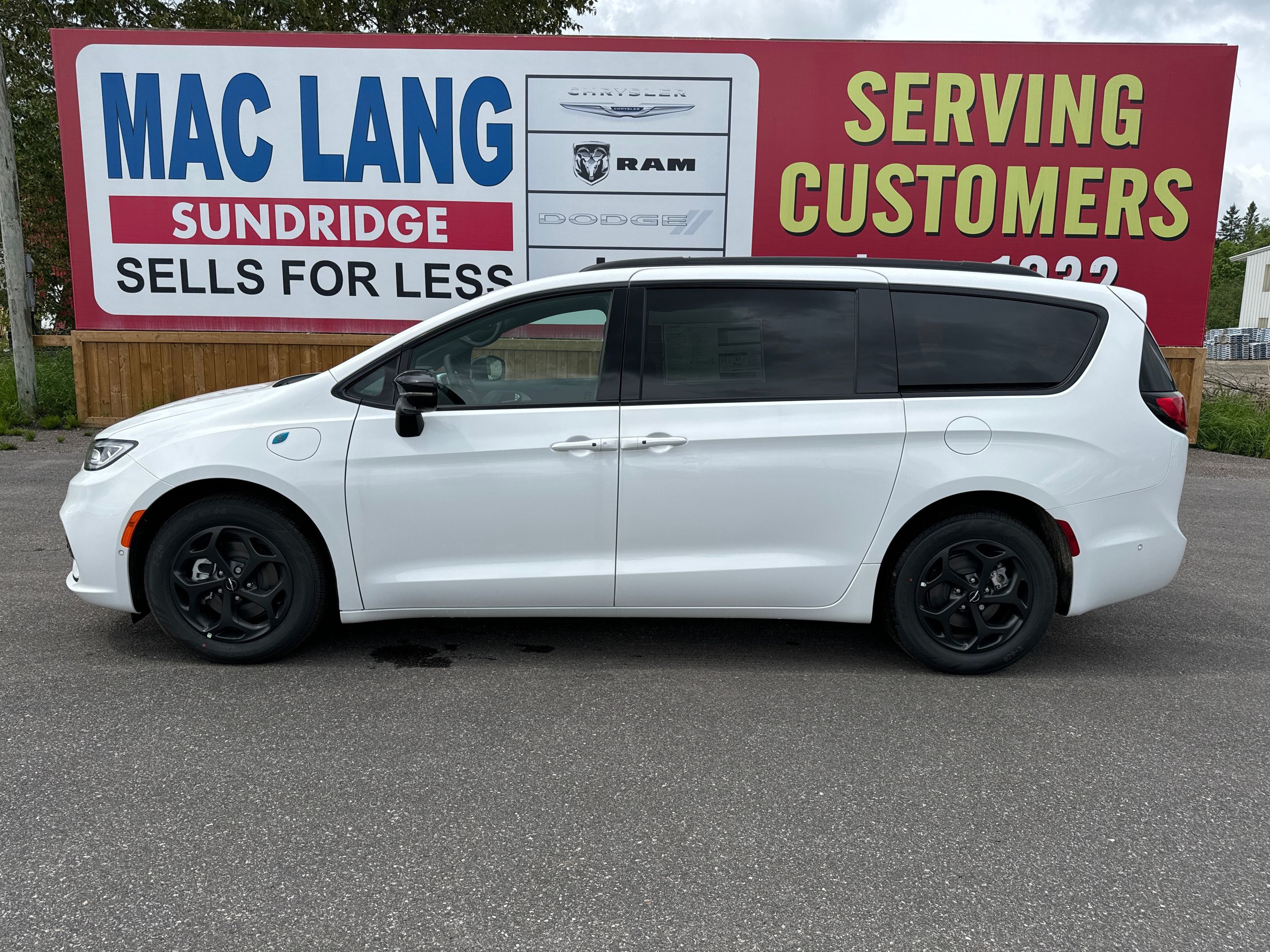 Save Almost $7000 on this 2025 Pacifica HyBrid