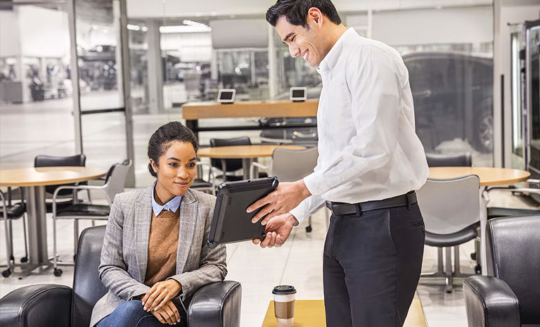 Les techniciens certifiés Cadillac sont les mieux équipés pour l'entretien ou les réparations de votre véhicule. Grâce à des outils à la fine pointe de la technologie, assurez-vous de rouler en toute sécurité. Les techniciens certifiés Cadillac sont les mieux équipés pour l'entretien ou les réparations de votre véhicule. Grâce à des outils à la fine pointe de la technologie, assurez-vous de rouler en toute sécurité.