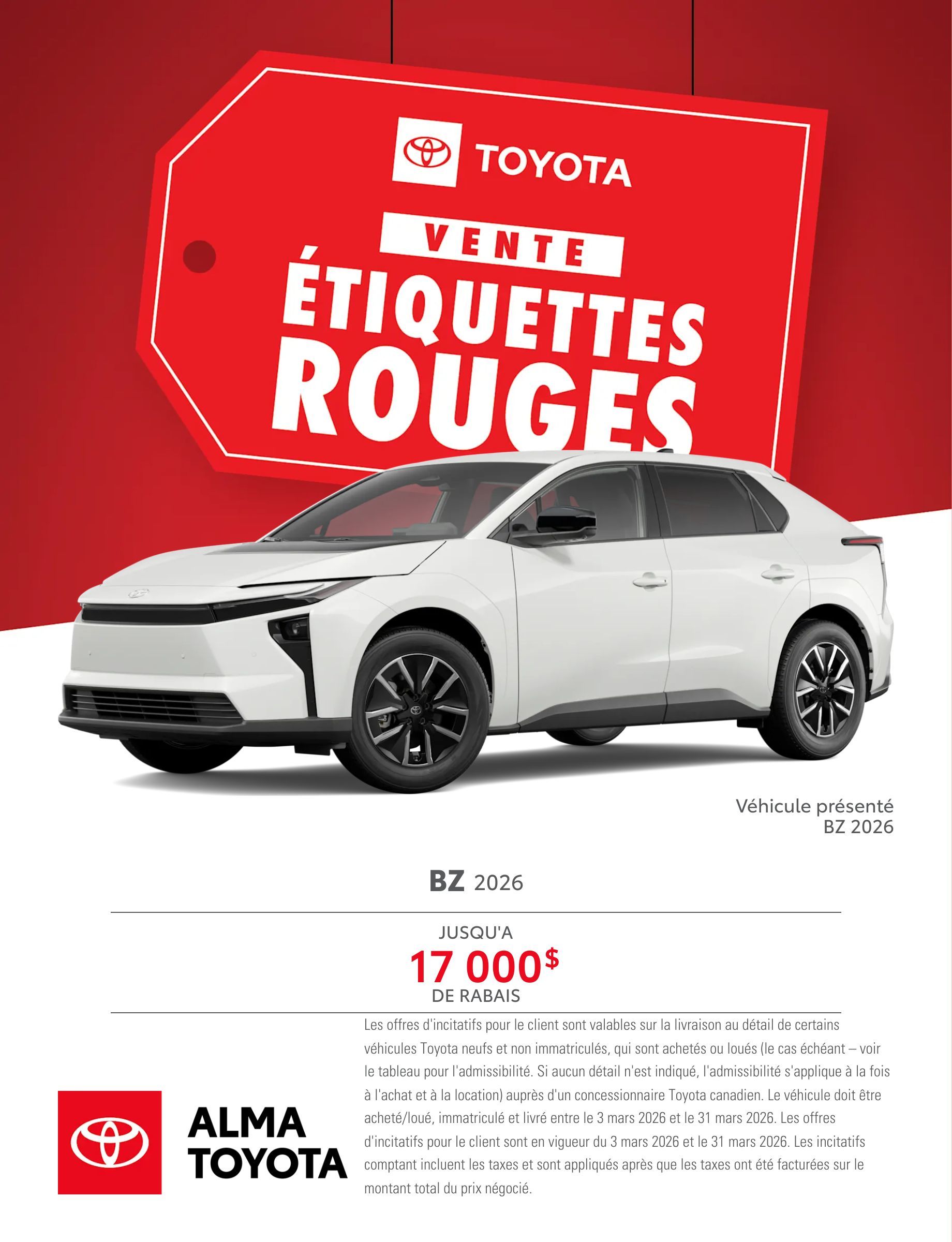 Homme souriant portant une veste rouge, debout dans un concessionnaire automobile.