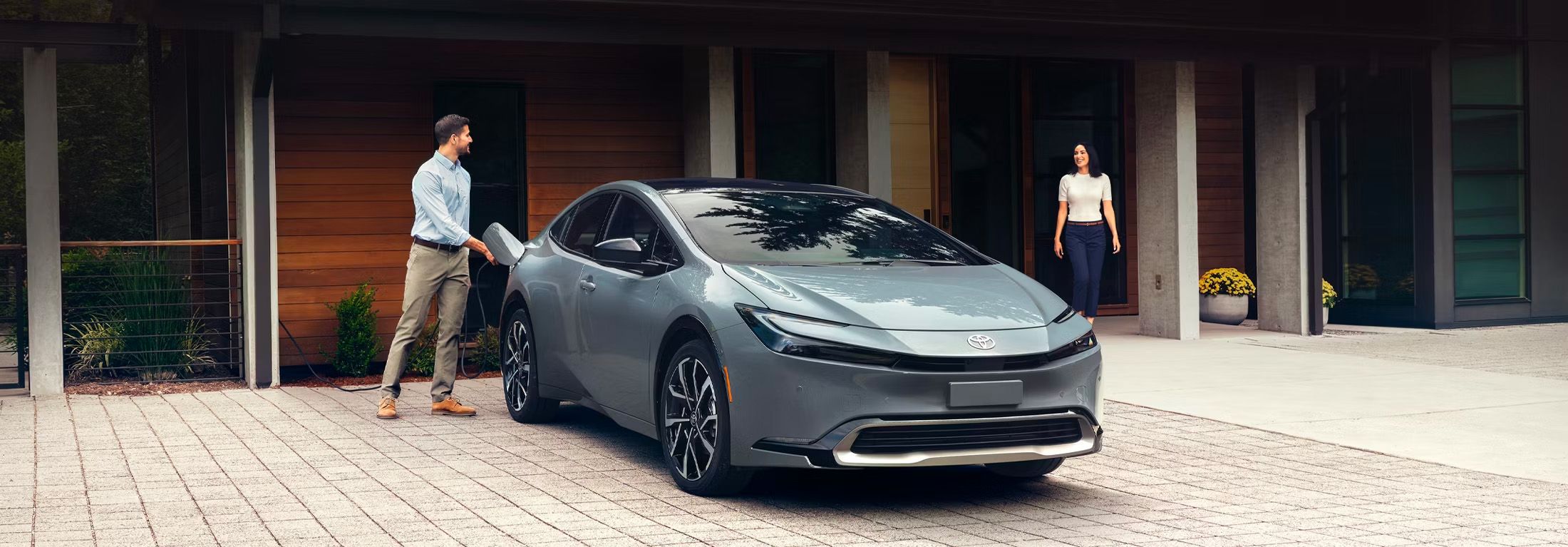 toyota-plug-in-hybrids-hero-2025-prius-plug-in-hybrid-xse-guardian-grey-l