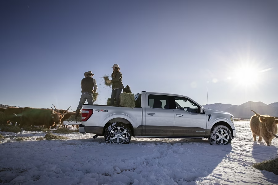 FORD F-150<sup>®</sup> POWERBOOST<sup>™</sup> FULL HYBRID V6 ENGINE