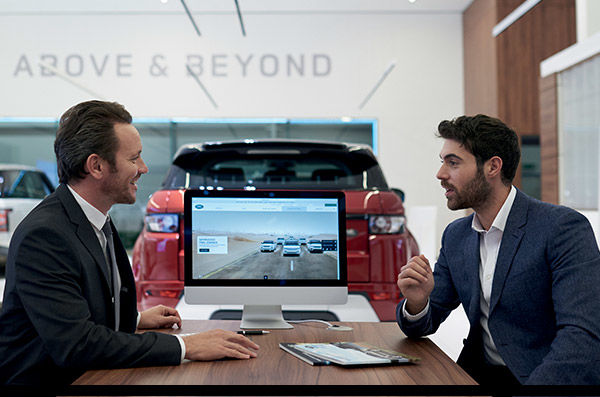 Découvrez toutes les solutions de financement ou de location disponibles pour débuter votre aventure à bord de votre prochain Land Rover.