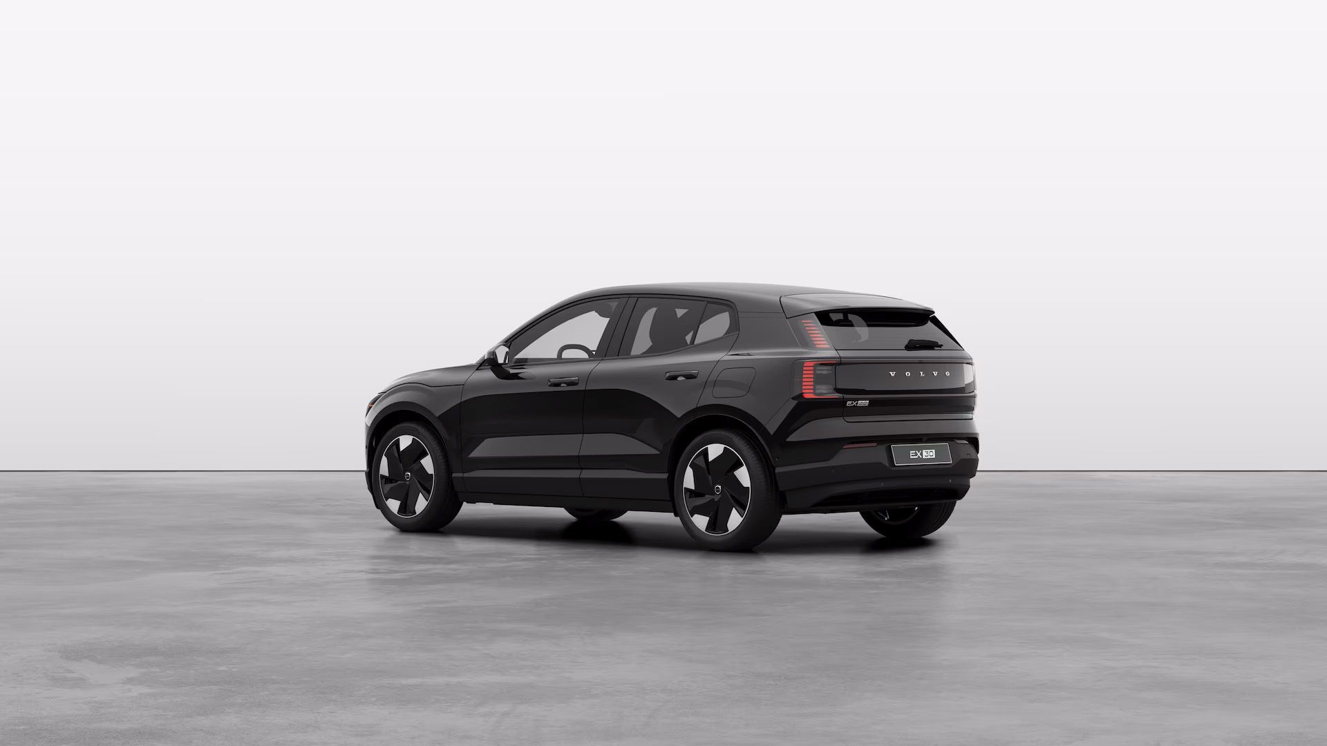 https://img.sm360.ca/images/web/default/global/exterior-studioproportional-rear-side-black1741366493247.jpg
