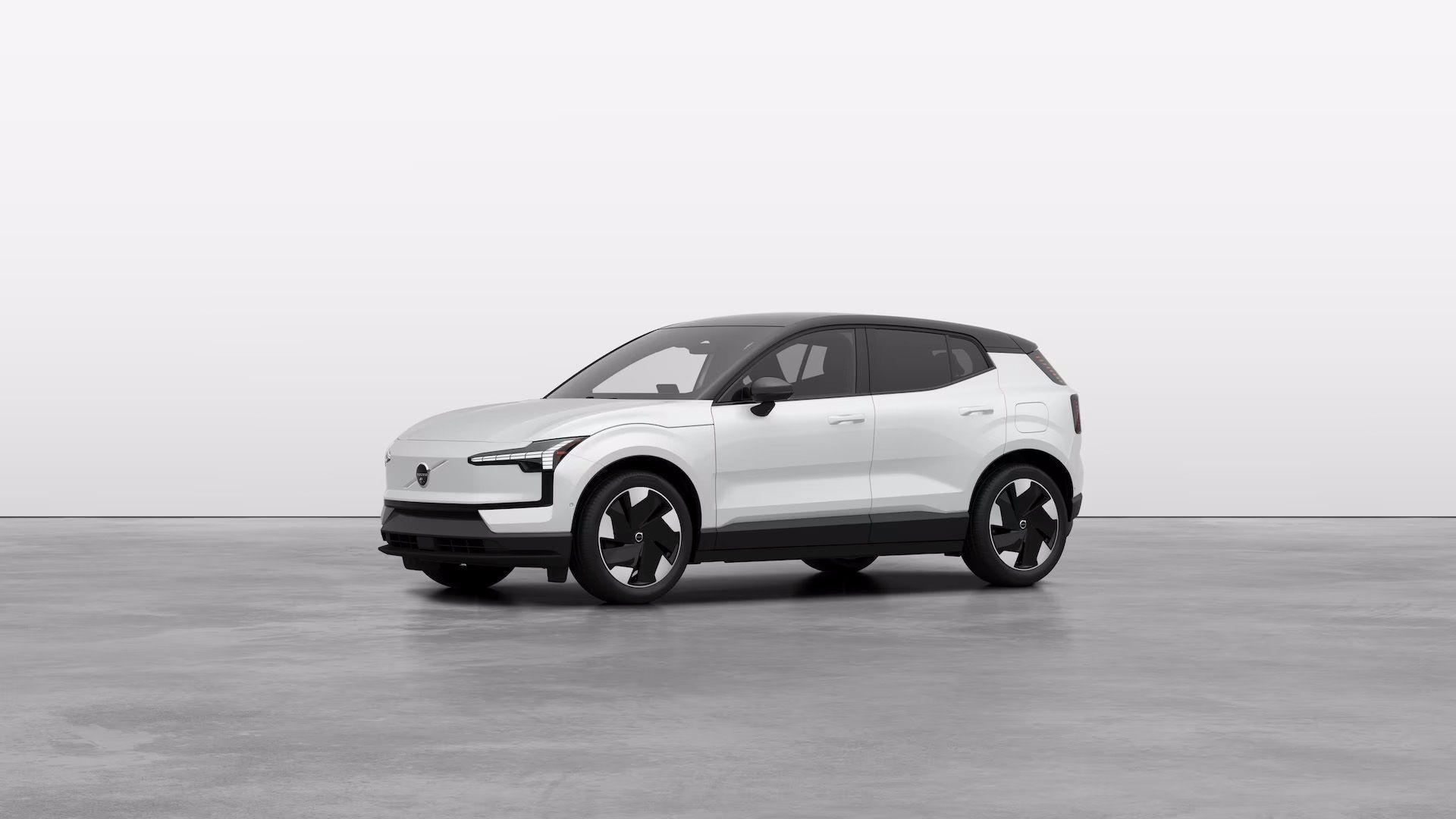 https://img.sm360.ca/images/web/default/global/exterior-studioproportional-semi-front-white1741366411181.jpg