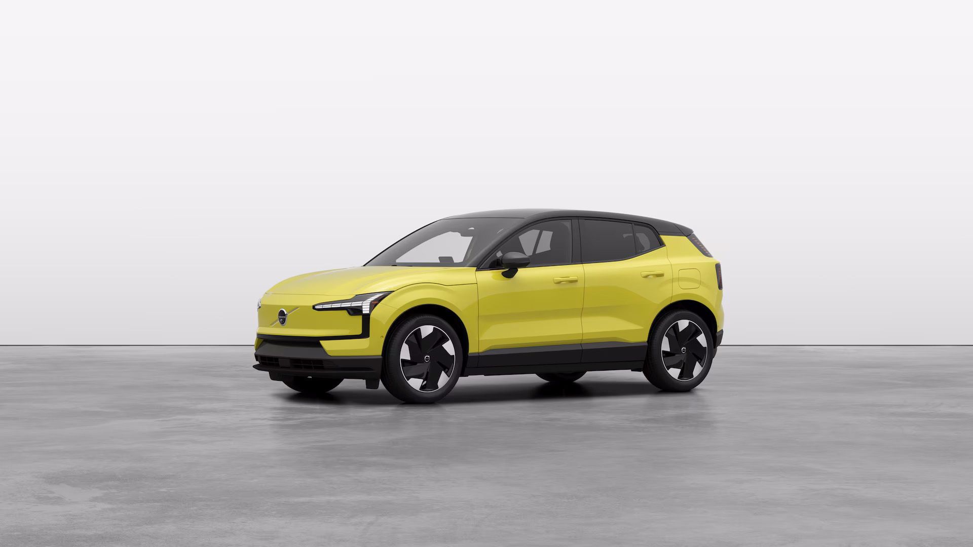https://img.sm360.ca/images/web/default/global/exterior-studioproportional-semi-front-yellow1741366435228.jpg