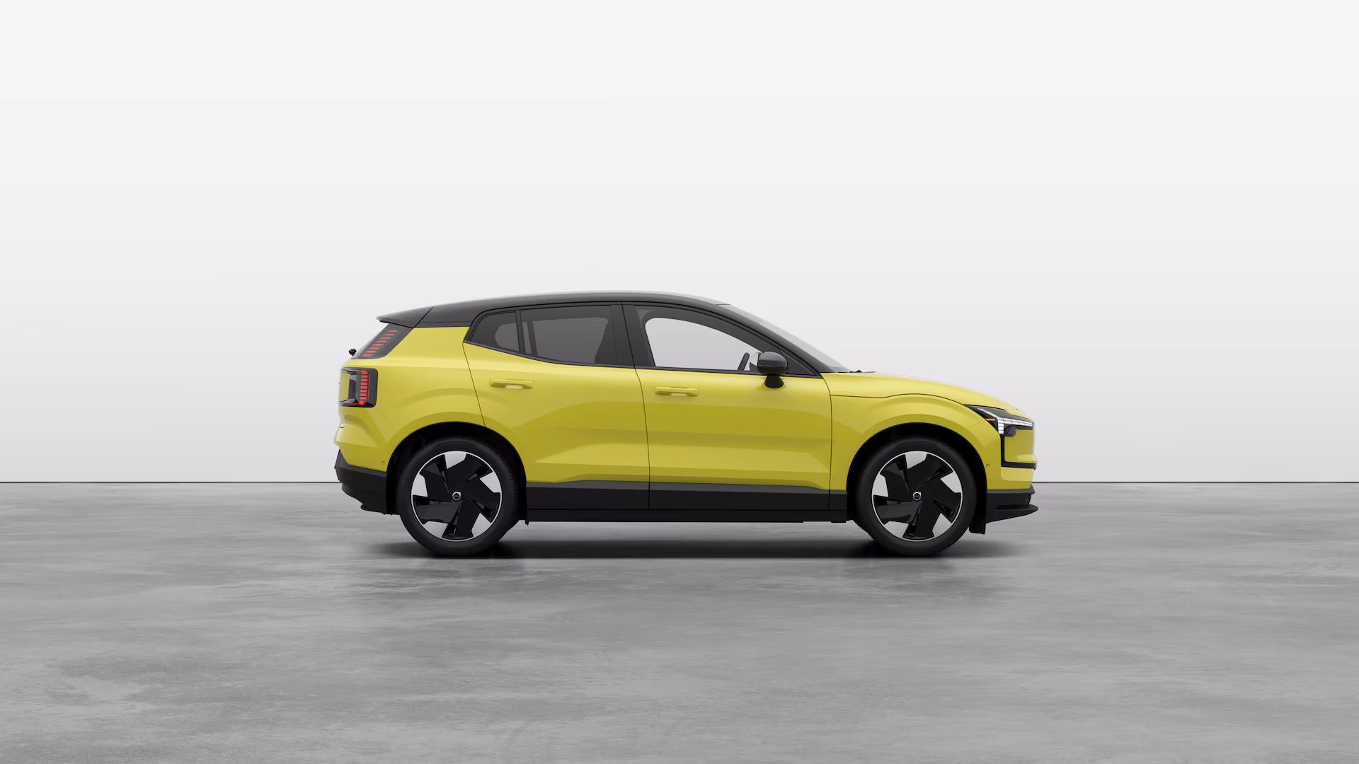 https://img.sm360.ca/images/web/default/global/exterior-studioproportional-side--yellow1741365681057.jpg