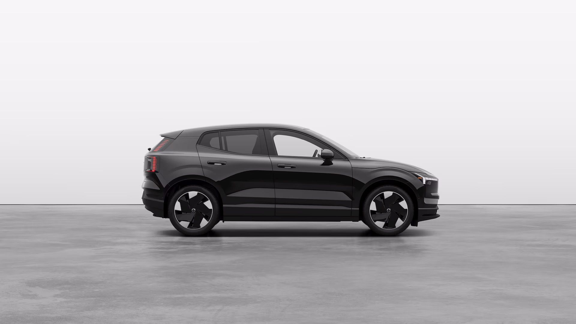 https://img.sm360.ca/images/web/default/global/exterior-studioproportional-side-black1741365337137.jpg