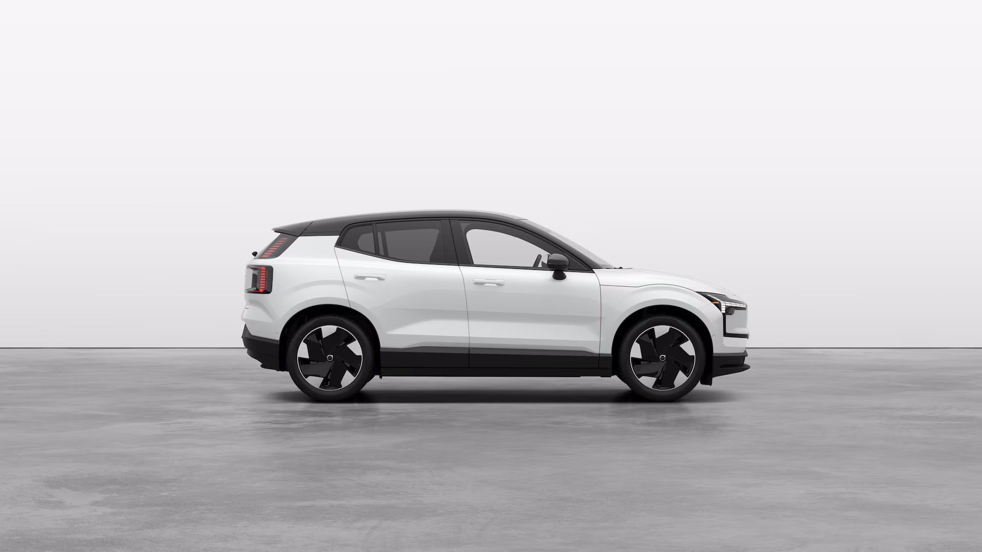 https://img.sm360.ca/images/web/default/global/exterior-studioproportional-side-white1741365663908.jpg