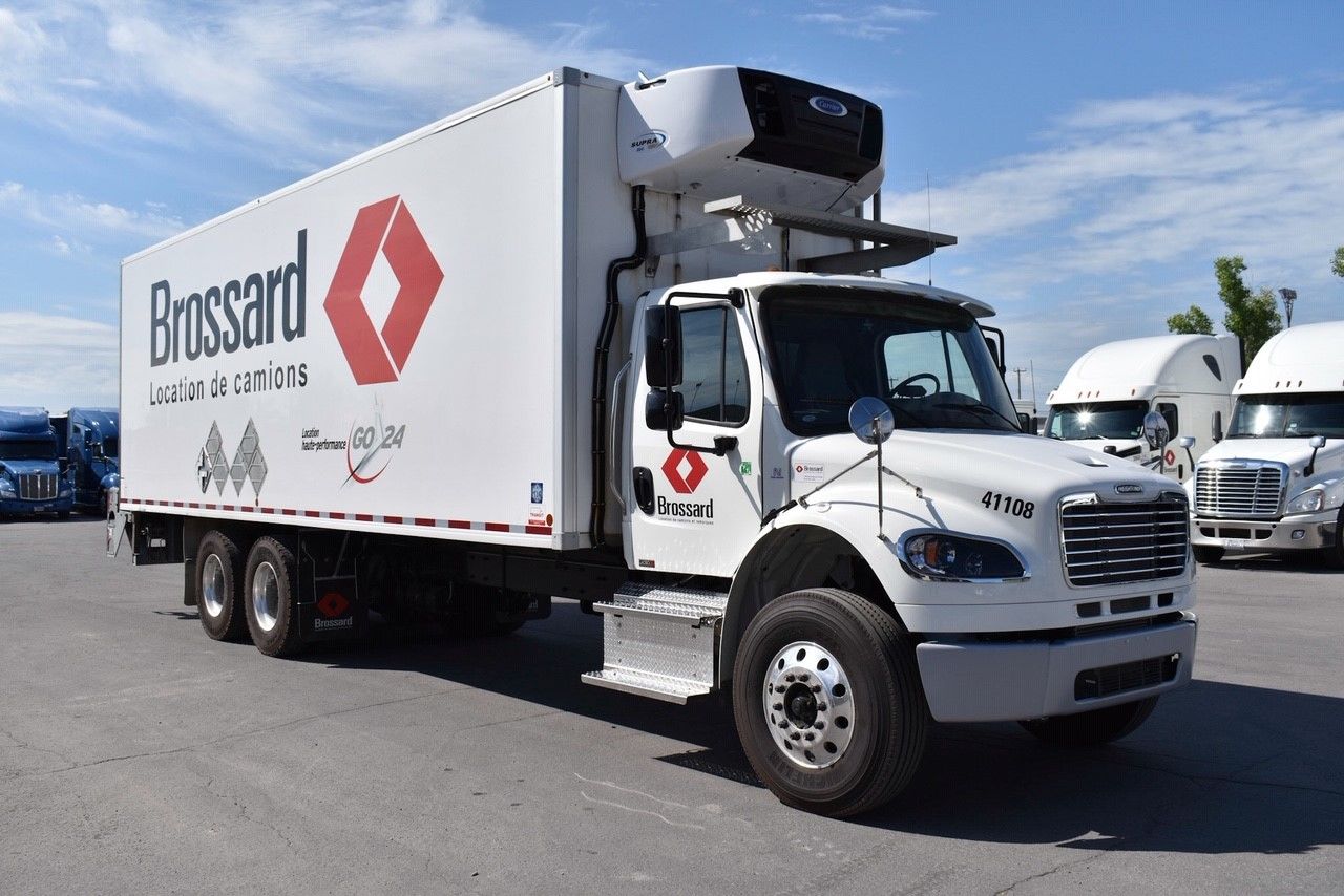 Camion porteur réfrigéré avec monte-charge à 10 roues de classe 3 en location court terme chez Location Brossard