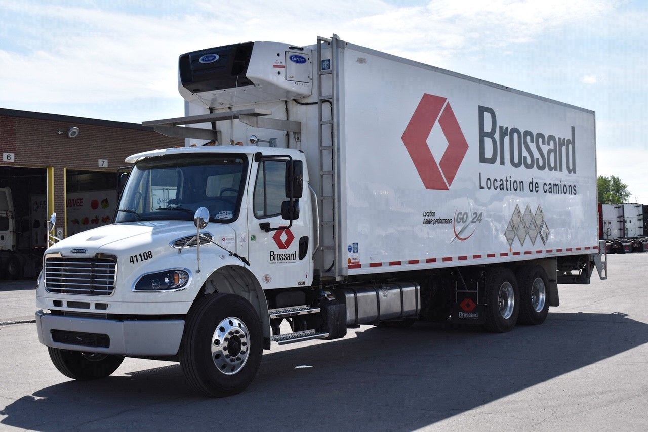 Camion porteur réfrigéré avec monte-charge à 10 roues de classe 3 en location court terme chez Location Brossard