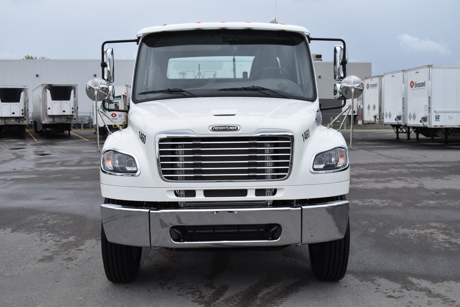 6-wheel tractor for short-term rental at Location Brossard