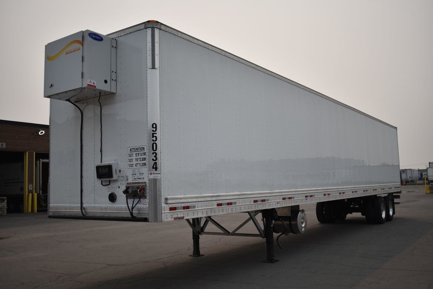 Tandem axle heated trailer for short-term rental at Location Brossard