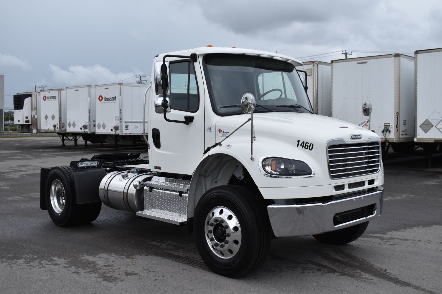 6-wheel tractor for short-term rental at Location Brossard