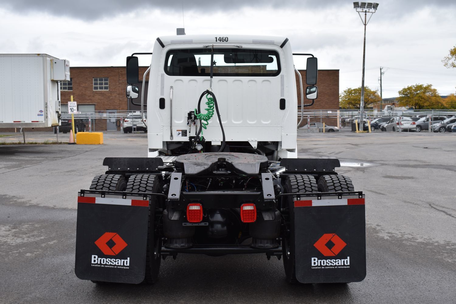 Tracteur de ville à 6 roues en location court terme chez Location Brossard