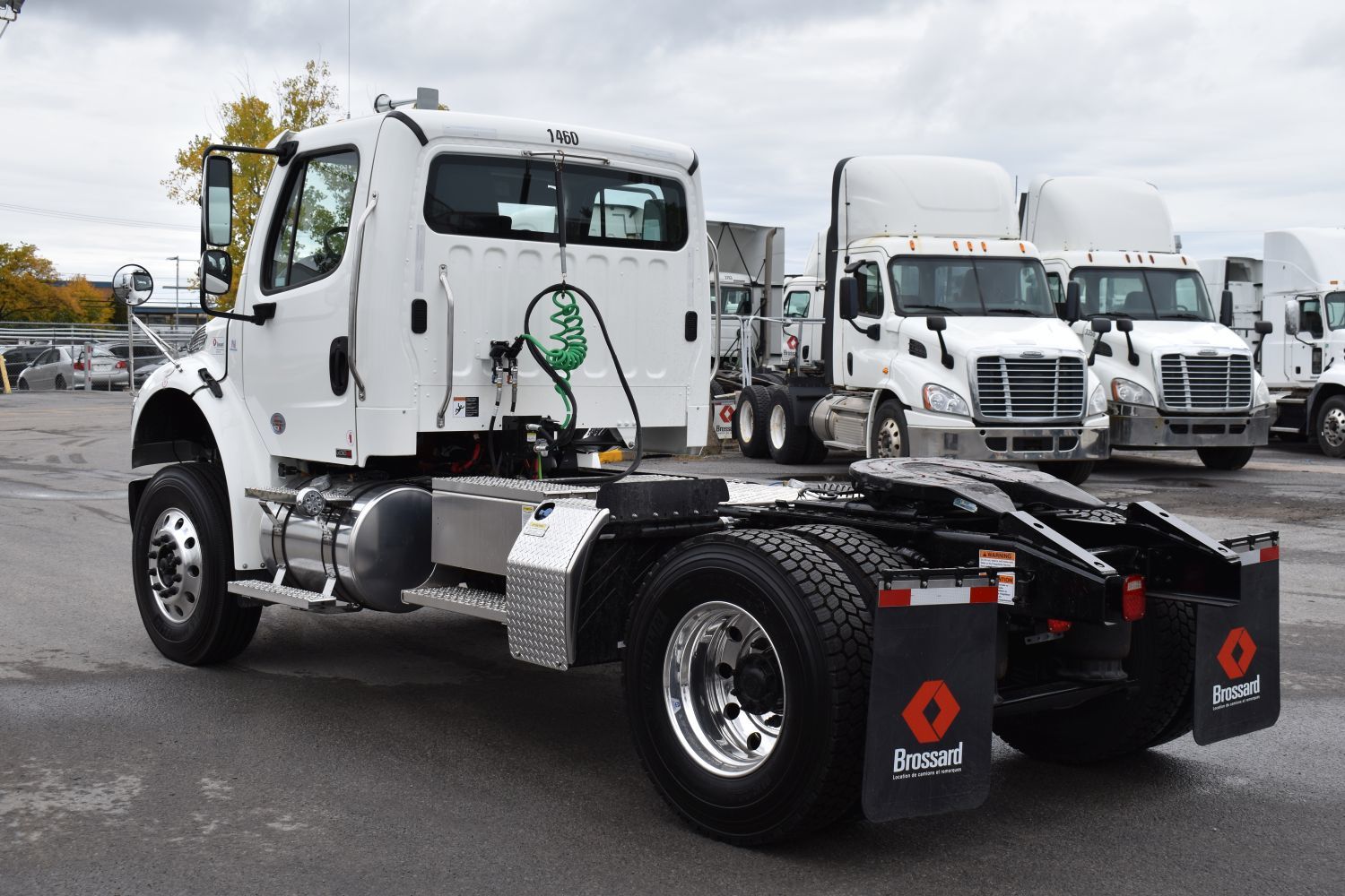 Tracteur de ville à 6 roues en location court terme chez Location Brossard