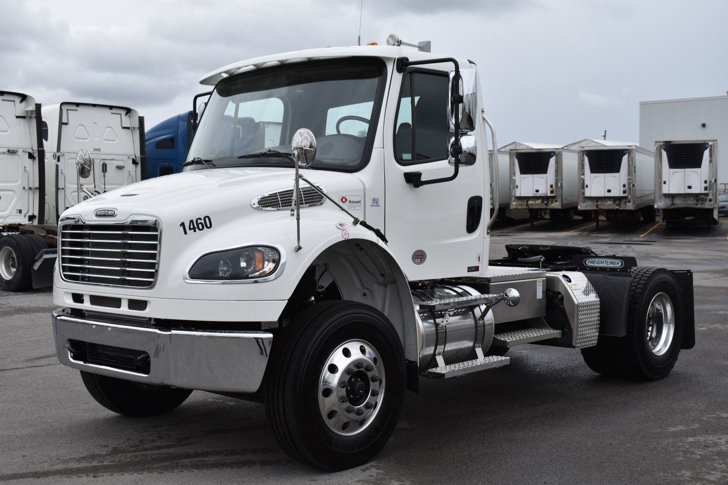 6-wheel tractor for short-term rental at Location Brossard