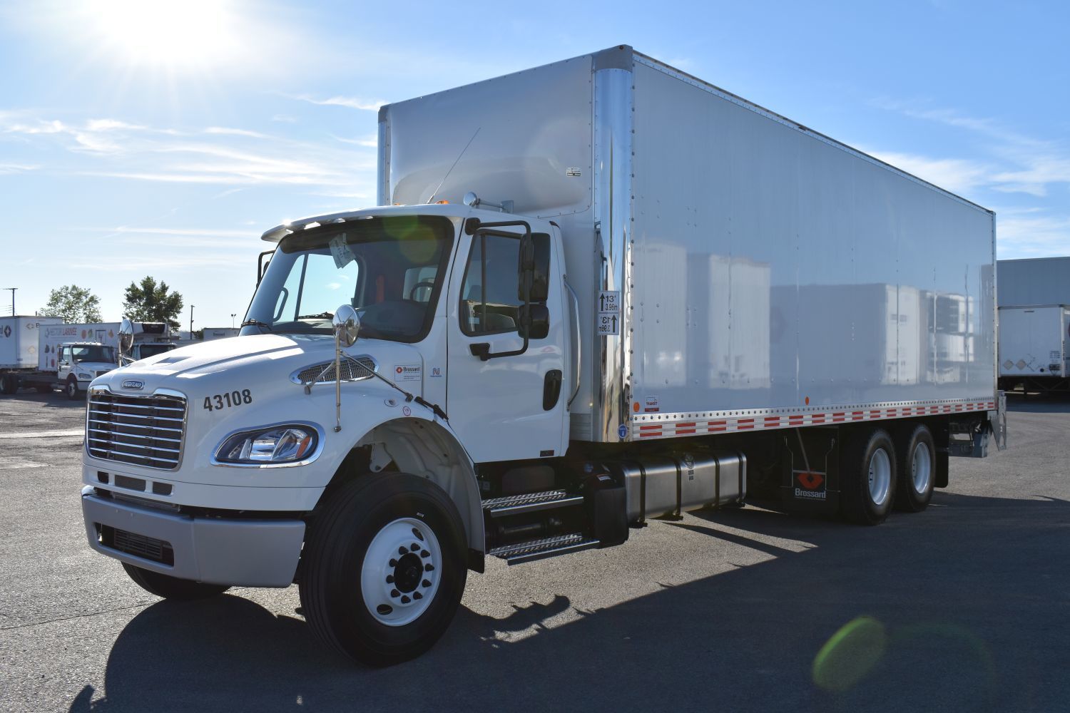 Camion porteur à 10 roues de classe 3 en location court terme chez Location Brossard