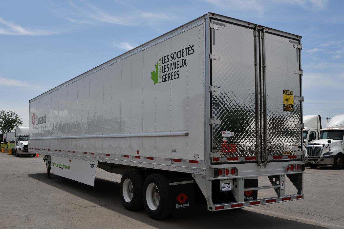 Tandem axle refrigerated trailer for short-term rental at Location Brossard