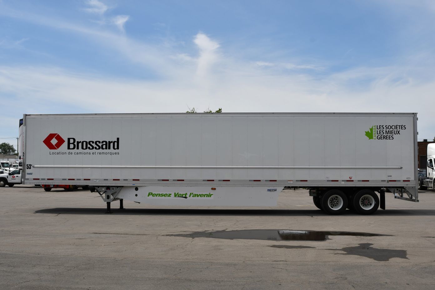 Tandem axle refrigerated trailer for short-term rental at Location Brossard