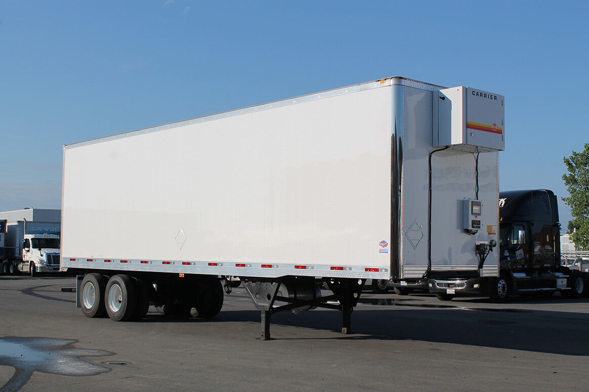 Tandem axle heated trailer for short-term rental at Location Brossard