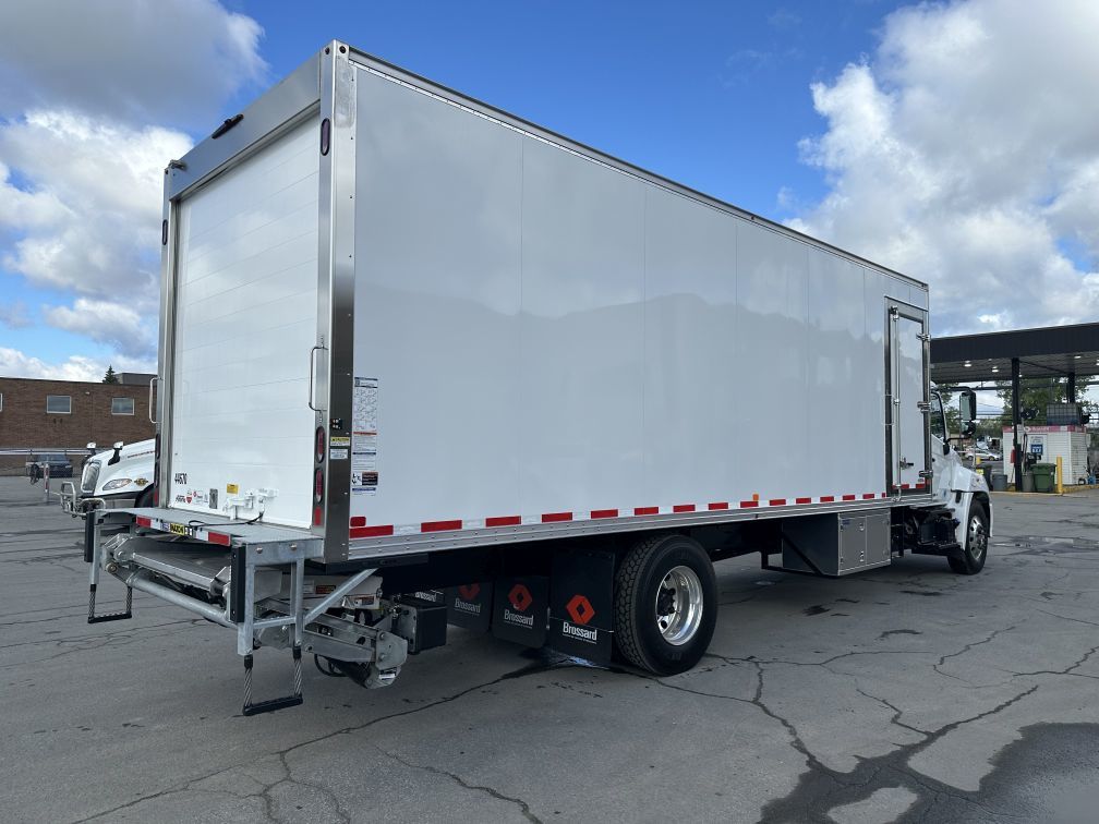 Camion porteur réfrigéré à 6 roues de classe 3 en location court terme chez Location Brossard