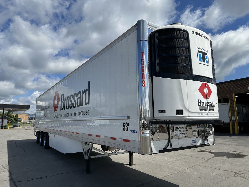 Tridem axle refrigerated trailer for short-term rental at Location Brossard