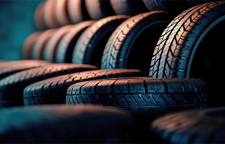 We know all there is to know about tires, our tire experts are waiting for you at Jaguar Brossard.