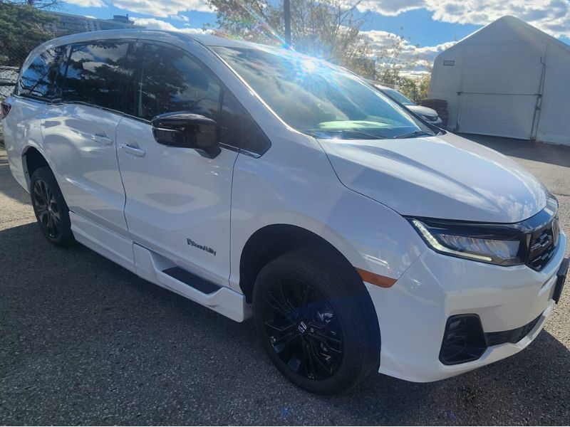 2025 Honda Odyssey with Power Infloor Side-Entry Ramp