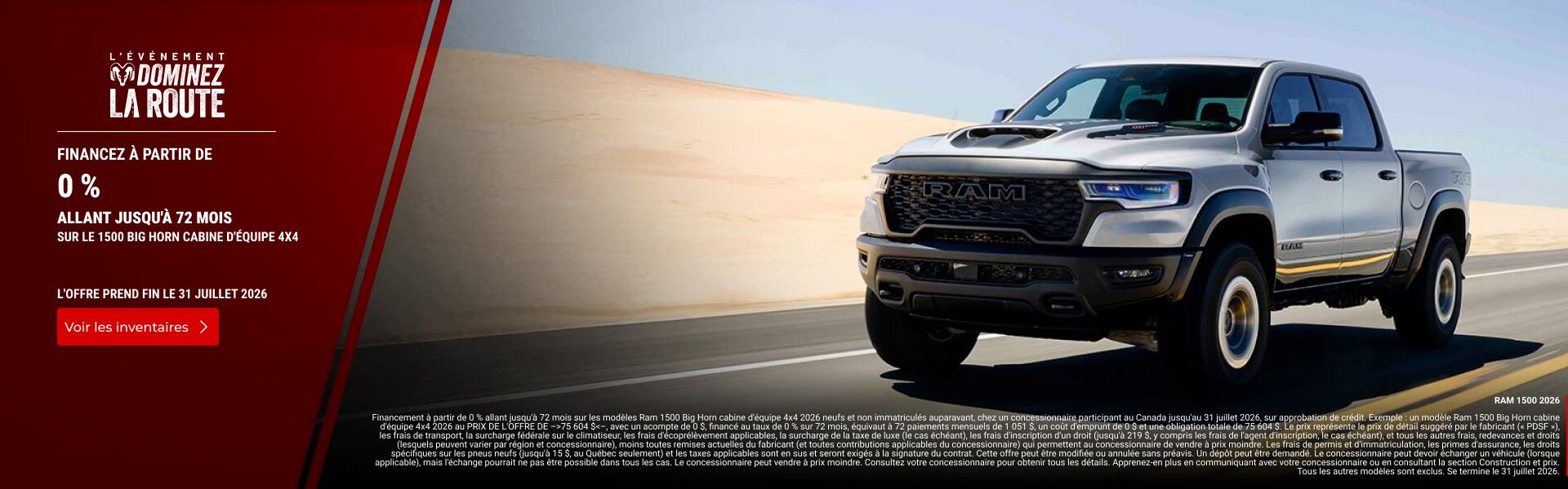 Camionnette RAM 1500 argentée roulant dans le désert avec une offre de financement à 0 %.