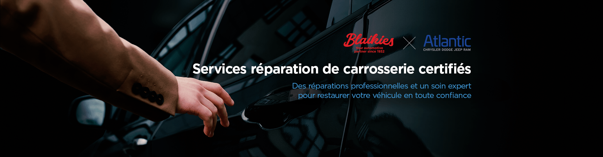 Main s'approchant de la poignée d'une voiture noire brillante, avec du texte sur les services de réparation de collision certifiés.