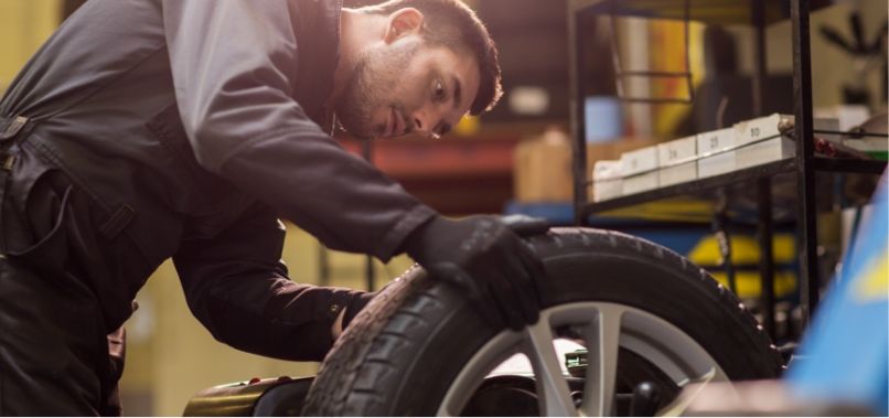 Choose the right tires <span>with our experts</span>
