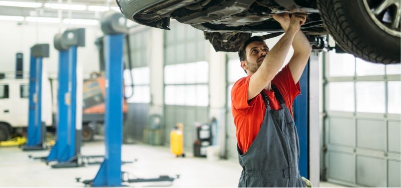 A dedicated service team to <span>take care of your vehicle</span>