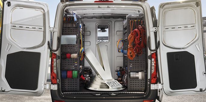 Compartiment cargo d'une Sprinter avec système d'organisation d'outils professionnel