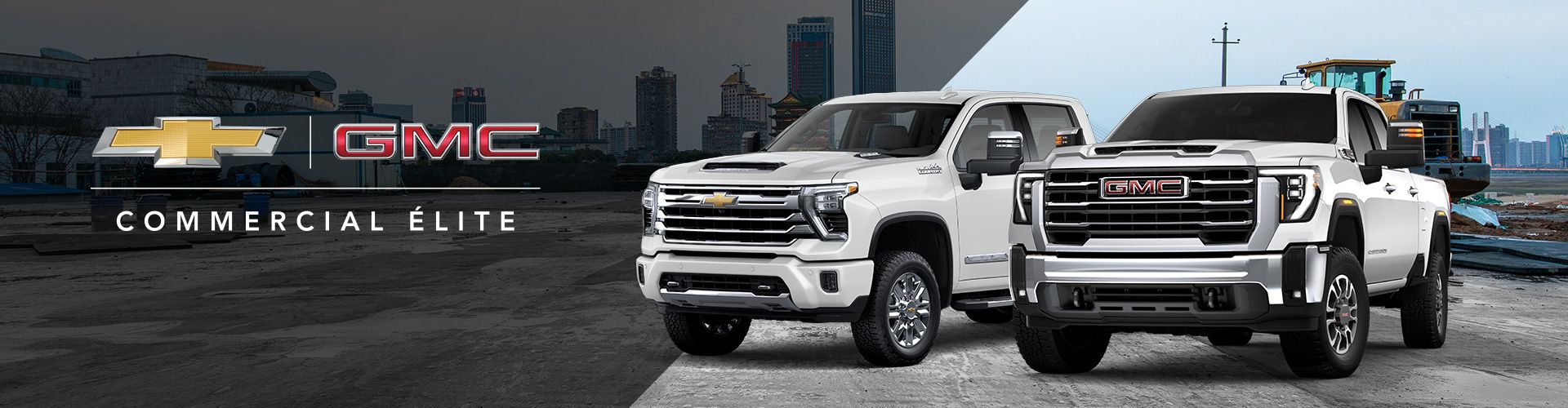 Une bannière pour le programme "COMMERCIAL ÉLITE", montrant deux camionnettes lourdes blanches (un Chevrolet Silverado HD et un GMC Sierra HD) stationnées sur un site de construction avec une ville en arrière-plan. Les logos de Chevrolet et GMC sont affichés.
