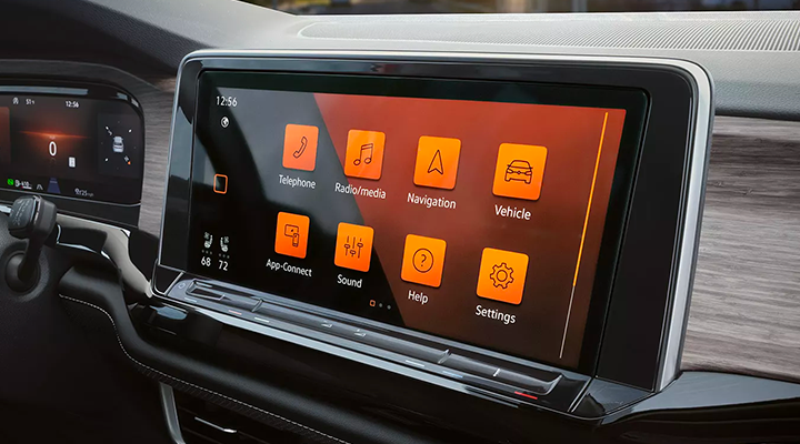 Infotainment screen displaying the main menu with icons for navigation, vehicle, telephone, and settings.