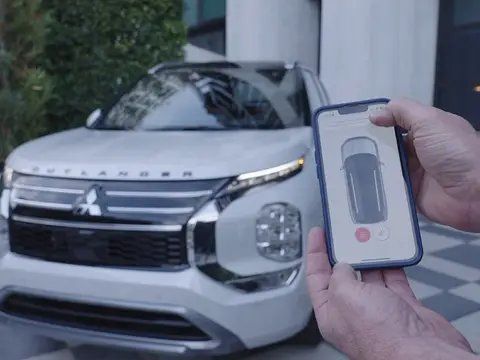 Controlling a Mitsubishi Outlander with a mobile app on a smartphone
